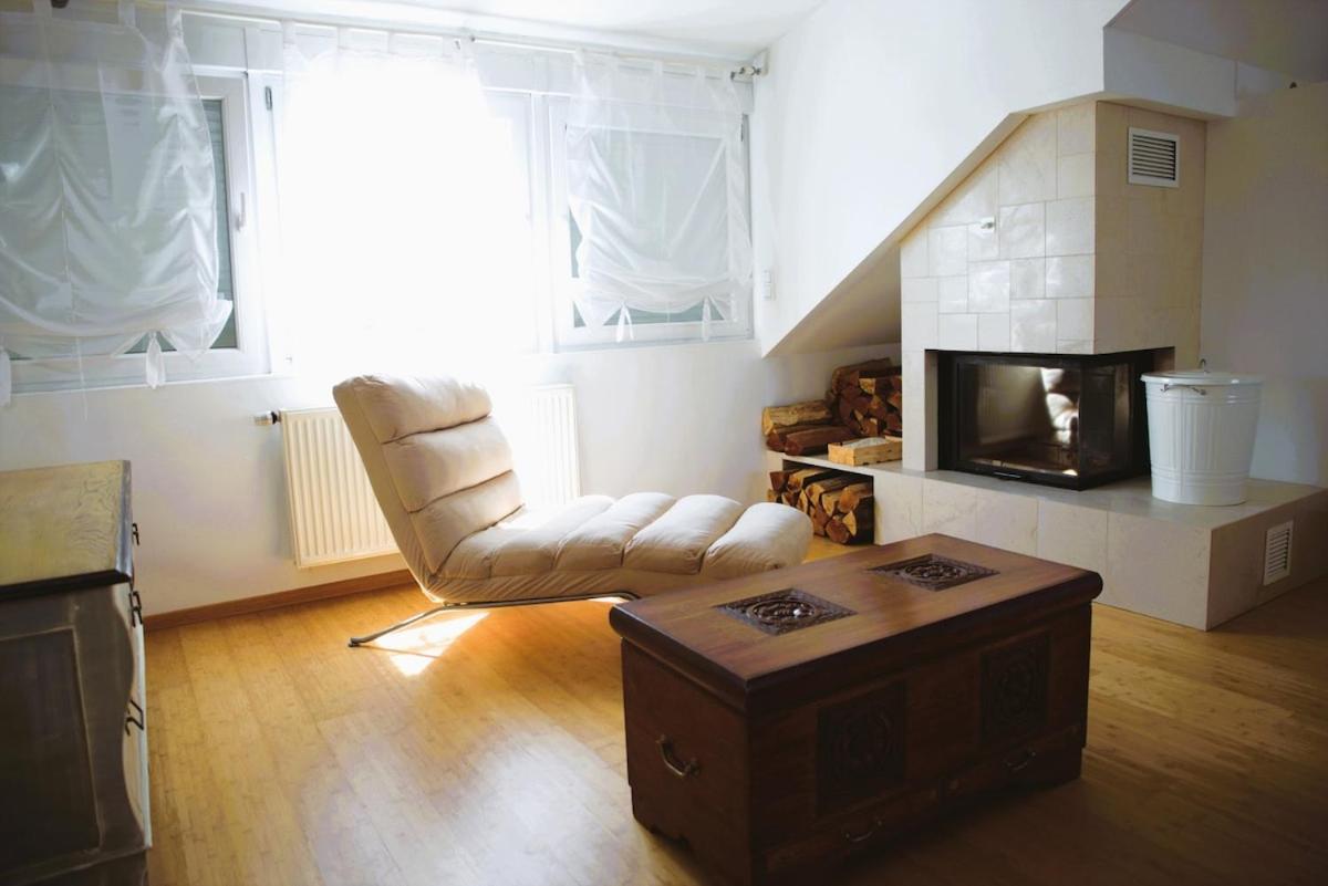 Beautiful Unique 1 Bedroom Apartment *