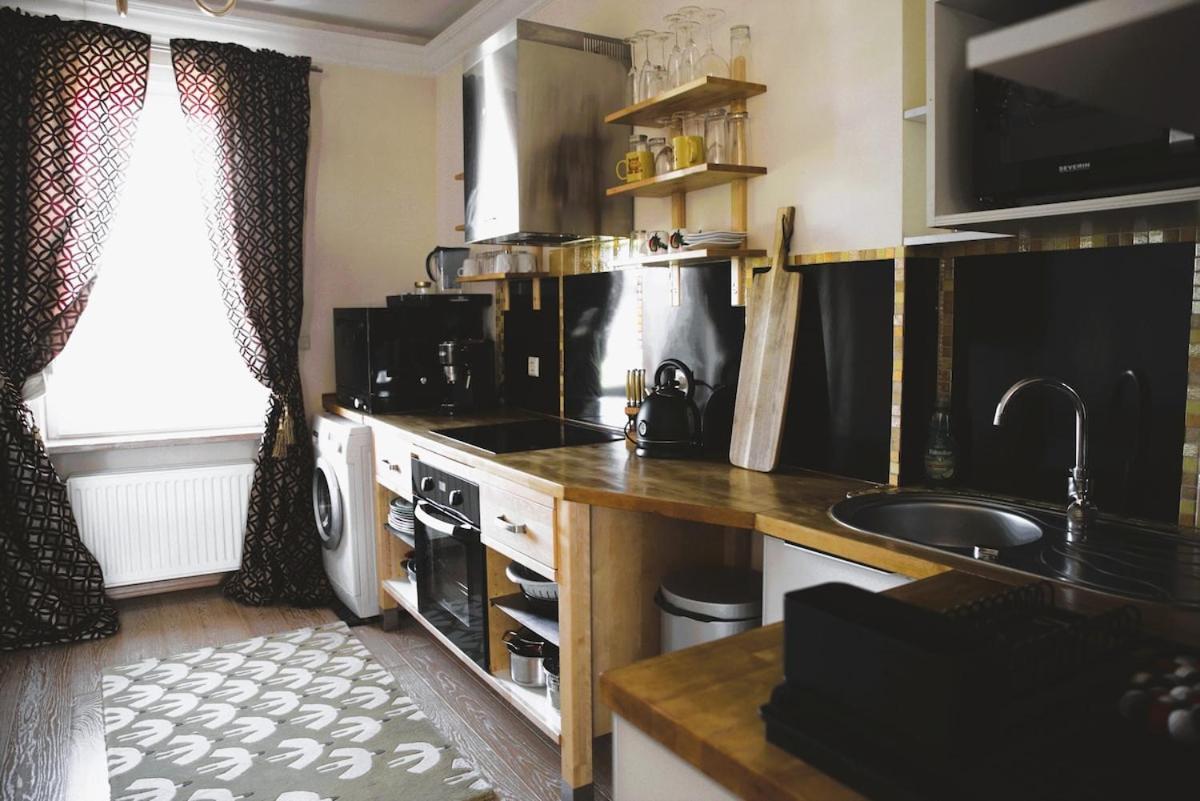 Apartment Beautiful Unique 1 Bedroom *