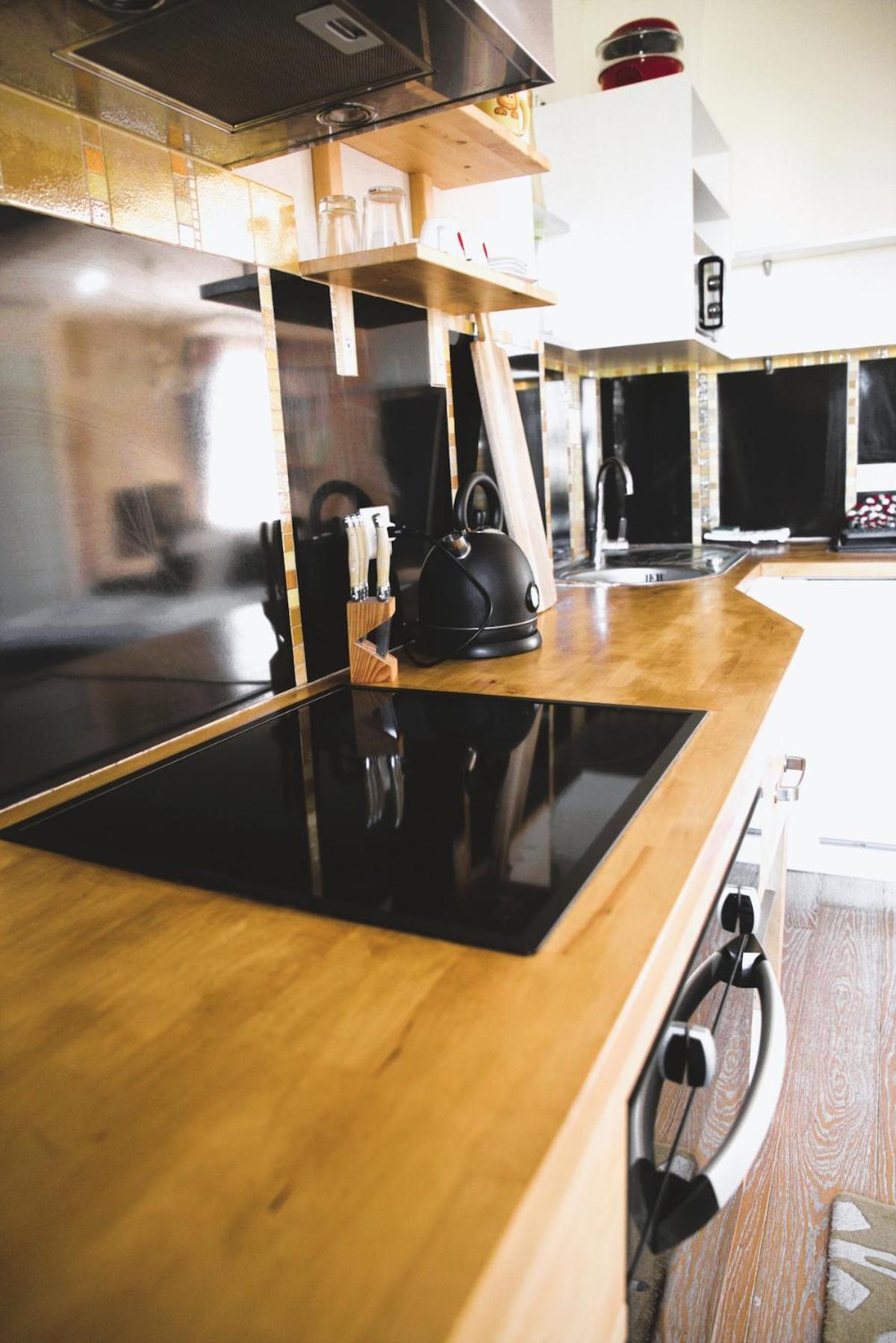 Beautiful Unique 1 Bedroom Apartment *