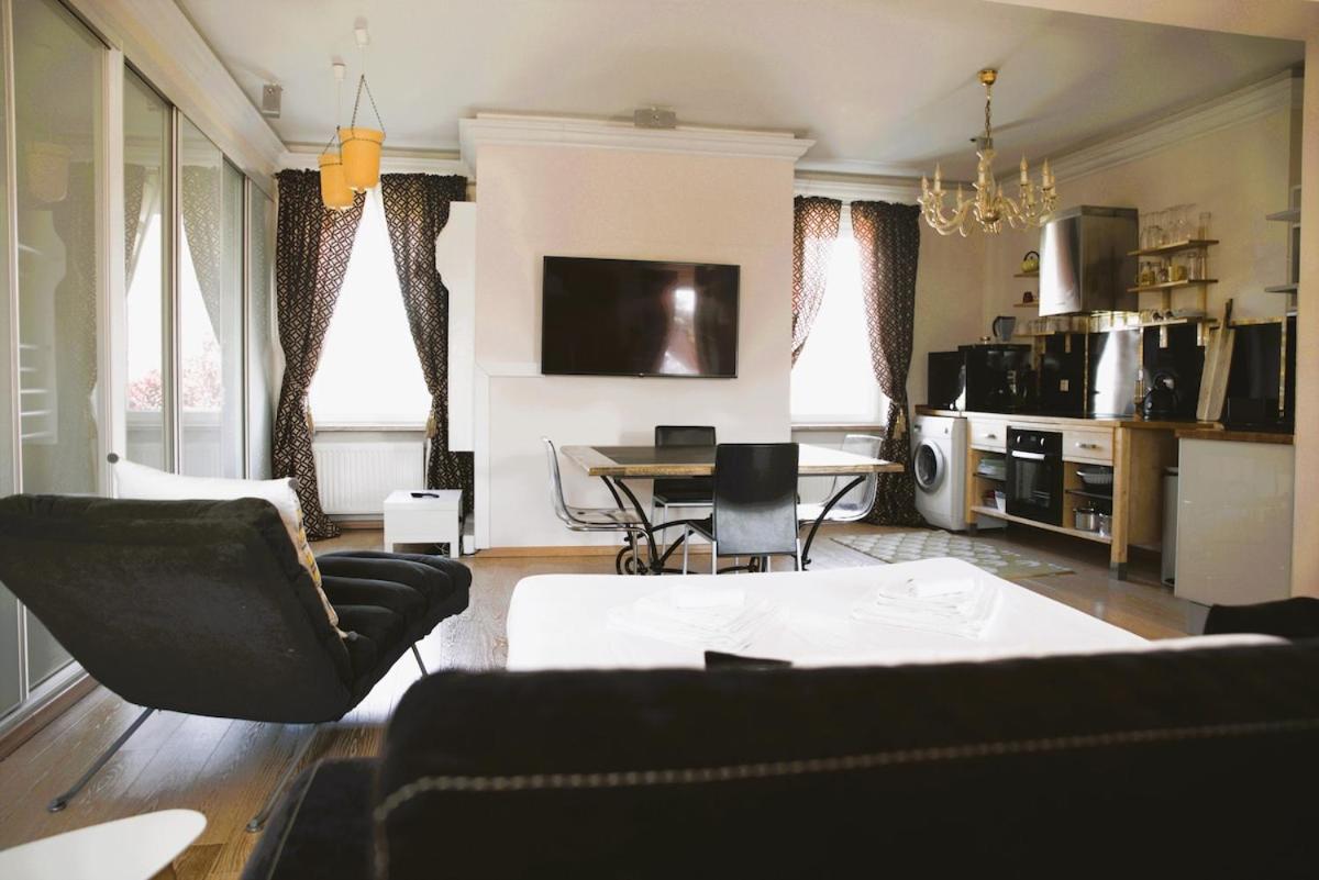 Beautiful Unique 1 Bedroom Apartment