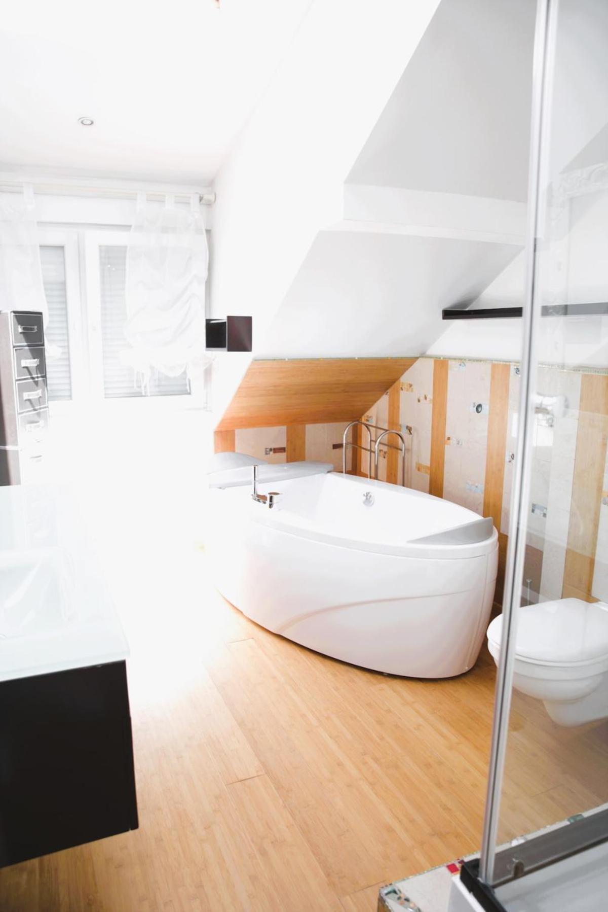 Beautiful Unique 1 Bedroom *
